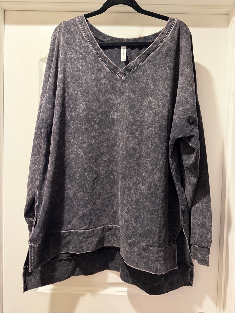 Acid Washed V-Neck Women's Sweater in Black/Charcoal Gray
